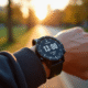 Montre connectée affichant 13000 pas et distance km