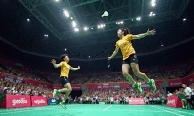 Deux joueurs de badminton en plein saut lors d'un match de doubles dynamique