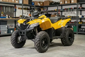 Yamaha Raptor 700 propre et entretenu garé dans un garage privé organisé, prêt pour la revente
