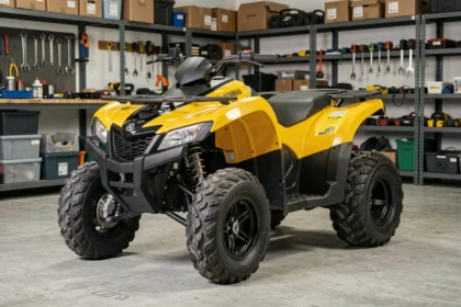 Yamaha Raptor 700 propre et entretenu garé dans un garage privé organisé, prêt pour la revente